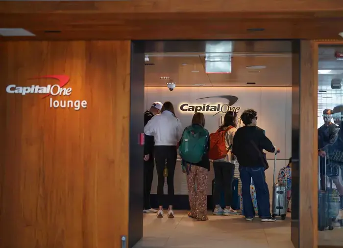 空港ラウンジの料金高騰、Capital Oneが新方針を発表