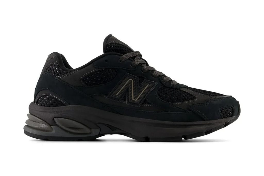 New Balance 2010 鞋款,經典全黑配色,ABZORB SBS 緩震科技加持