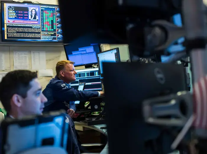 S&P 500指数の強靭性と資金シフトの予測