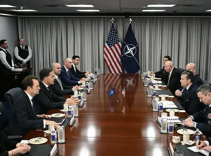 NATOの年会で米国が国防支出引き上げを要求