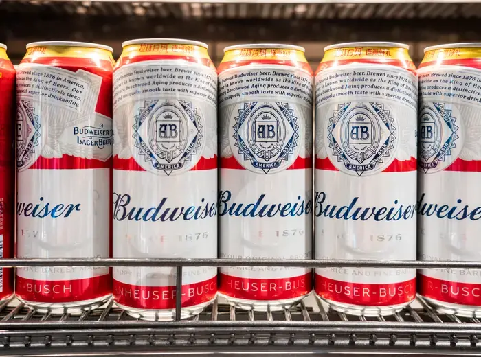 AB InBev、販売量予想下回り株価急落