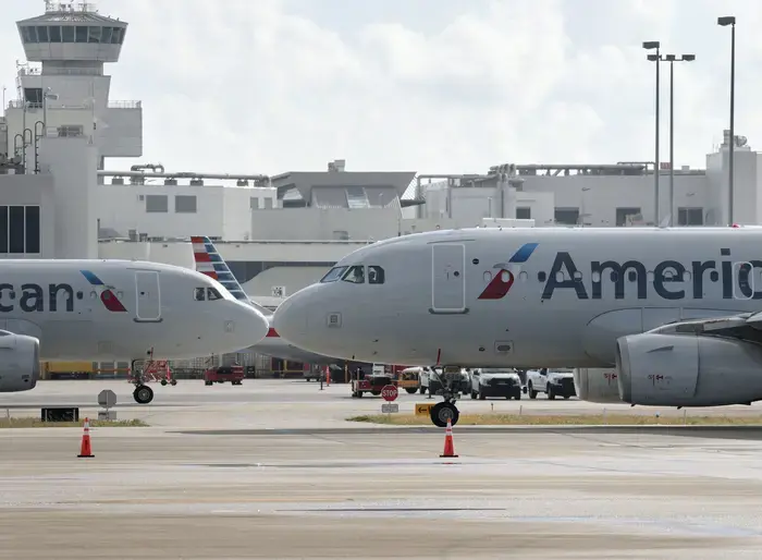 アメリカン航空の利益予測が期待を下回り、株価急落