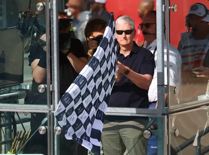 アップル、AI発表と映画「F1」の対照的成功