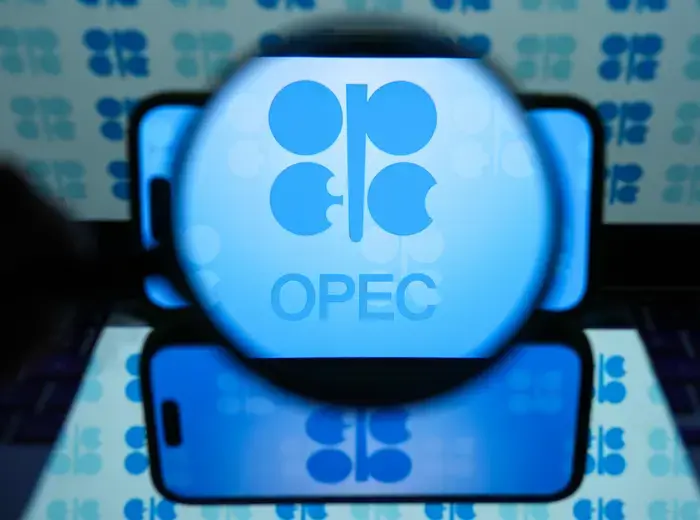 OPEC+連合が548,000バレルの生産増で合意
