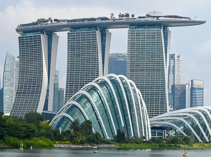 シンガポール、2025年経済成長率が加速する理由とは