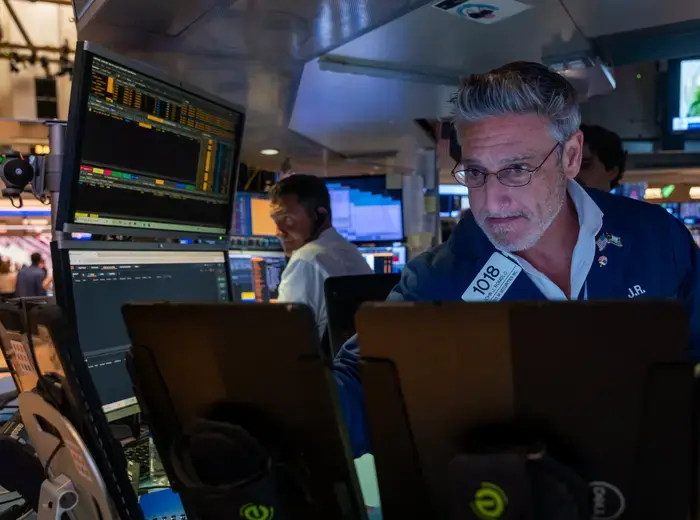 金融市場では、株式先物が下落中