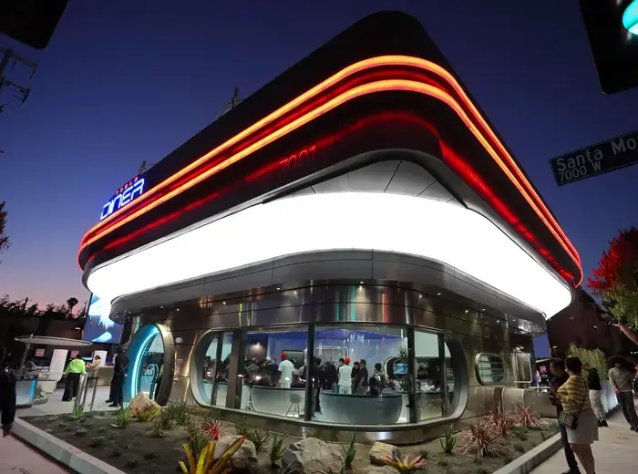 テスラ・ダイナー、カリフォルニアで開店!