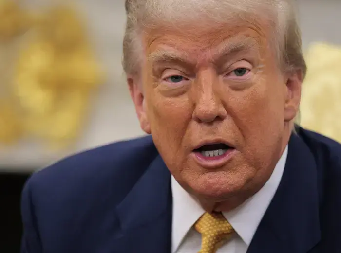 トランプ大統領、パウエル議長を一時解任保留