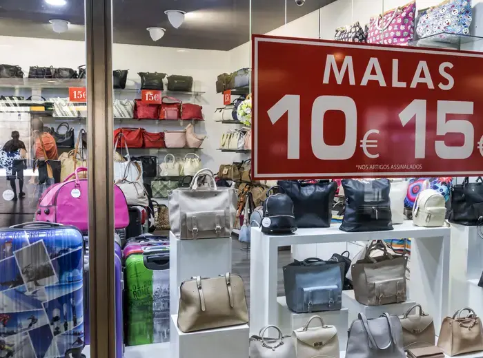 イギリスの住居価格が6月にわずかに下落