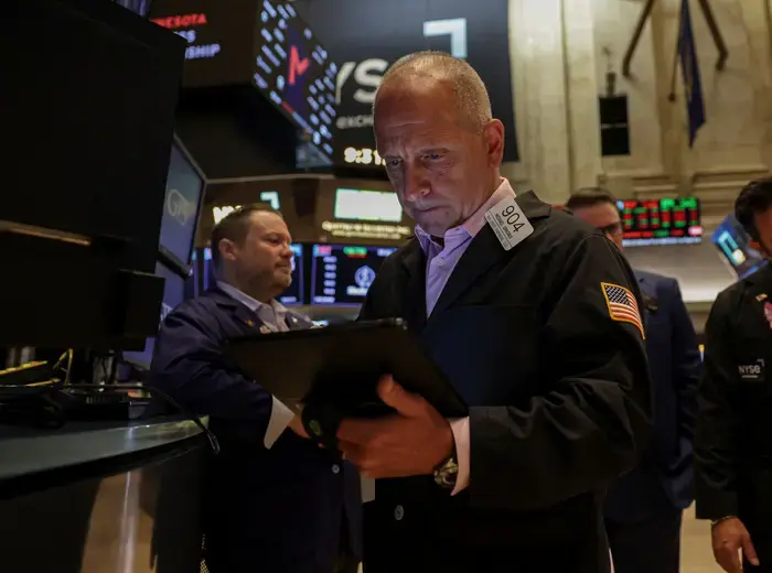 米国の株価先物、月曜夜にわずかに下落