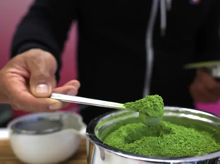 抹茶不足の背景にある需要急増の真相とは?