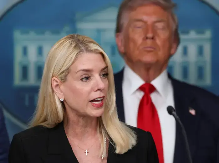 ワシントンD.C.でのサンドイッチ投げ事件の真相