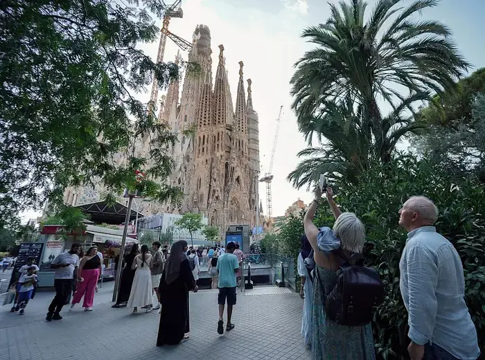 スペイン、観光と投資で経済成長を加速中