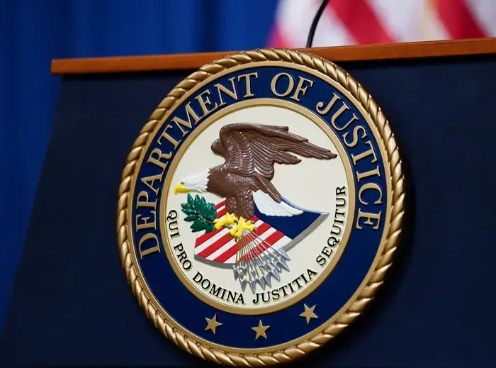 水自動販売機詐欺で2名起訴、2億ドル以上の被害