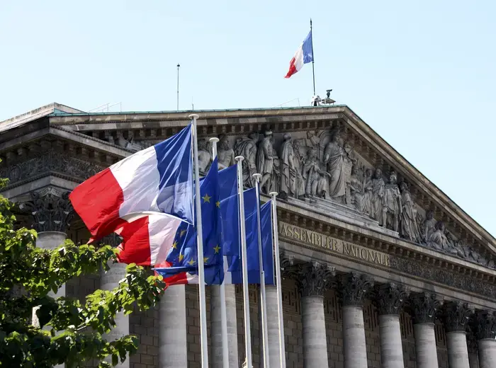 フランス政府崩壊危機と株式市場の動向