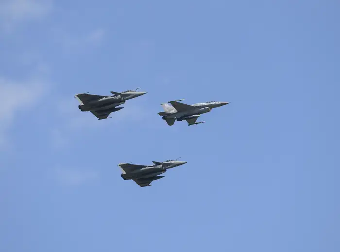 ポーランドの空軍、F-16CJ公開とロシアの無人機侵入の懸念