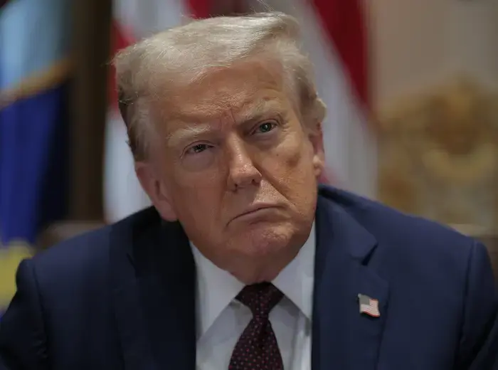 トランプ大統領、製薬企業に治療薬の成功を求める