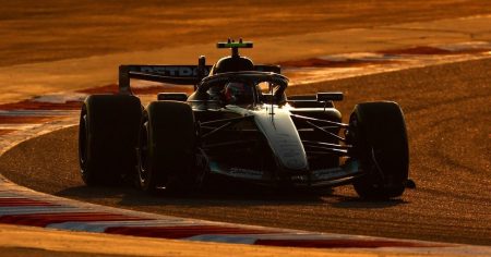 巴林季前測試:Mercedes雙車手1分33秒、Aston Martin遭遇逆風