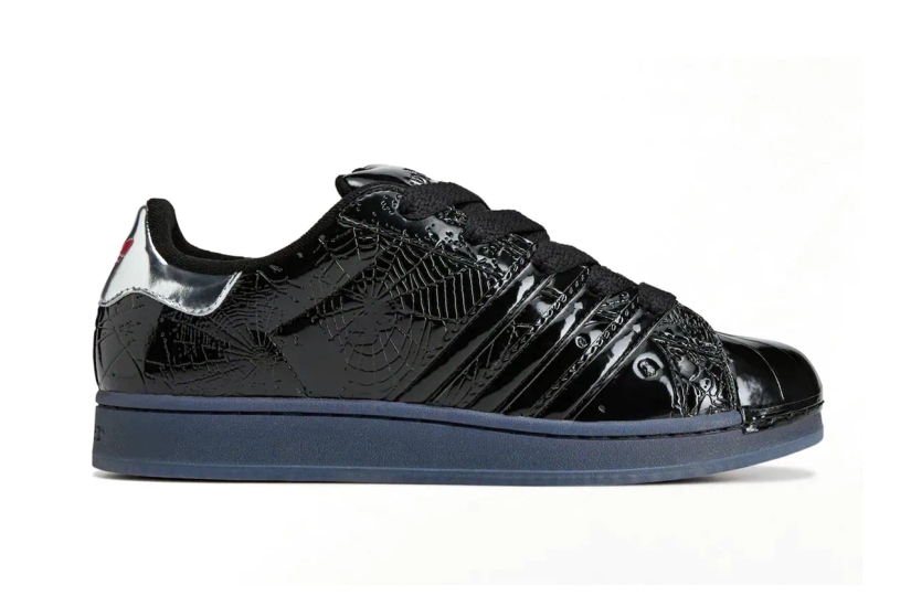 新款 Sp5der x adidas Superstar「Black」以極簡黑色調重塑經典鞋型!