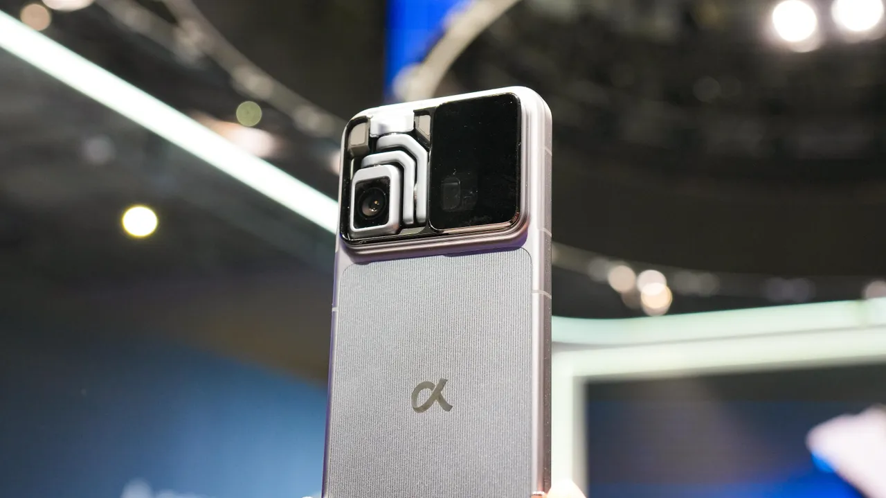 Honor Robot Phone 外觀設計 MWC 2026