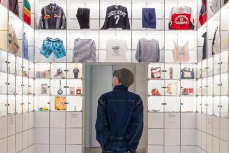 NIGO倫敦回顧展登場,從BAPE到HUMAN MADE 300件珍藏公開