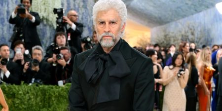 壯觀老化變身!Bad Bunny 在 2026 Met Gala 大膽挑戰時間