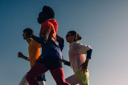 苹果健身:Apple 在全球跑步日推跑步机训练计划与限量奖章 Apple Watch Fitness+