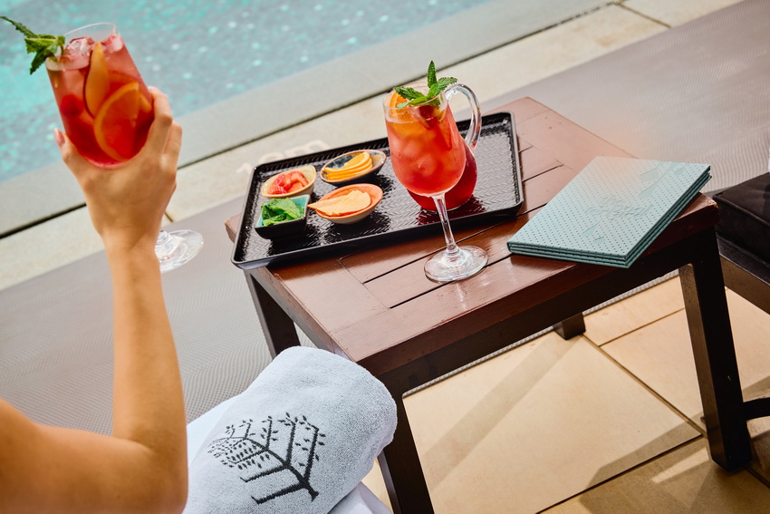 香港四季酒店池畔餐廳全新晚間菜單,維港夜景配Summer Sangria