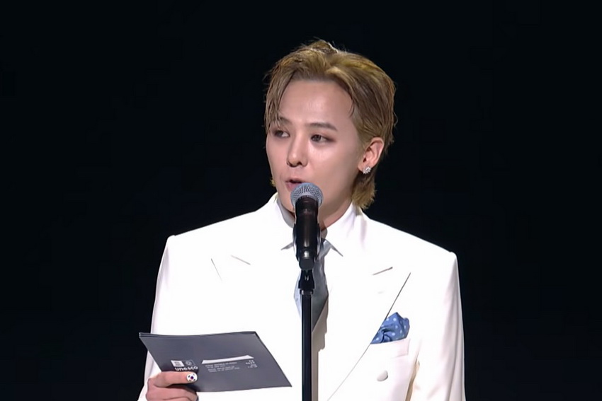 G-Dragon佩戴Buccellati戒指亮相UNESCO