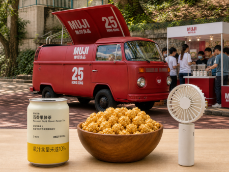 MUJI 25周年 赤い専用車が香港15区巡回