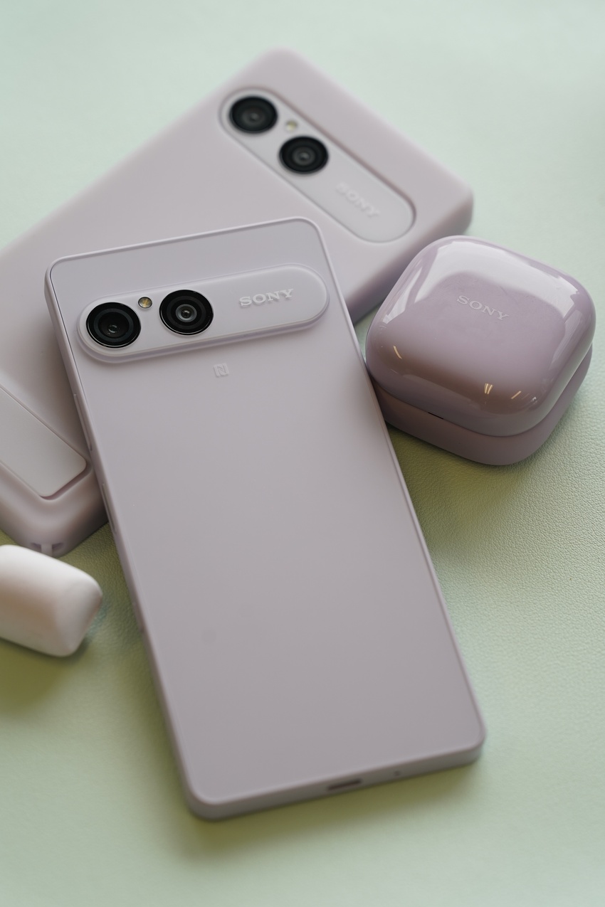 霧紫 Xperia 10 VIII 與耳機