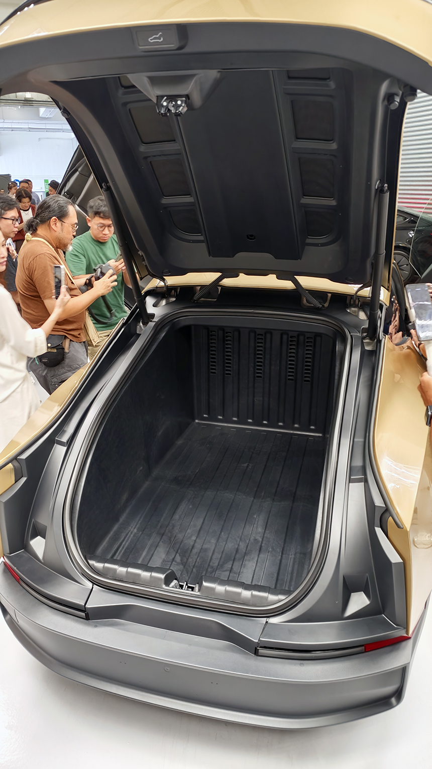 Tesla Cybercab 尾箱空間