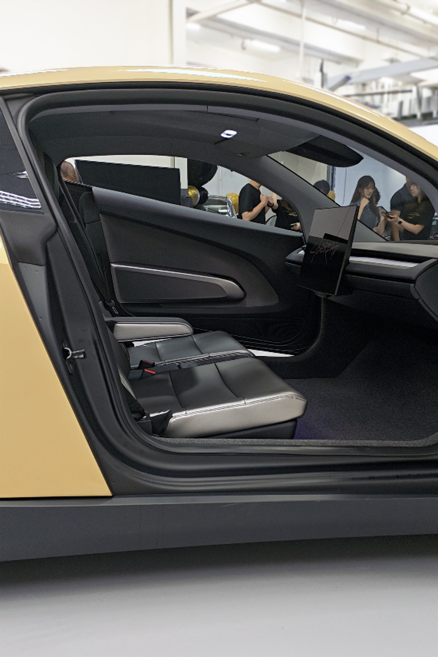 Tesla Cybercab 雙座車廂