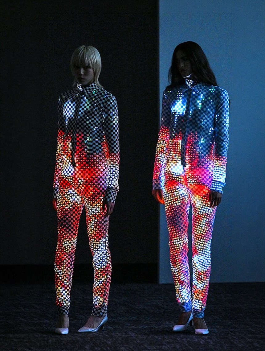 ANREALAGE LED 數碼迷彩壓軸造型