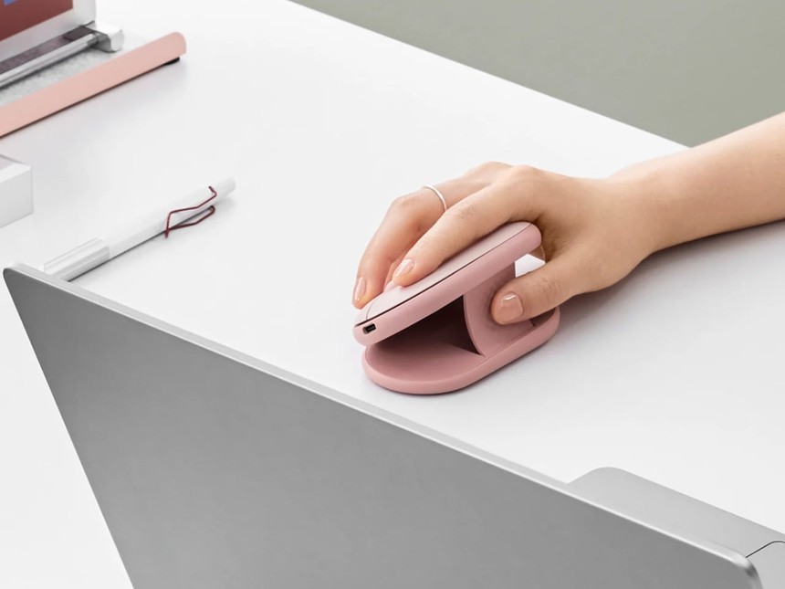 Logitech Pebble Up 玫瑰粉辦公桌升起使用